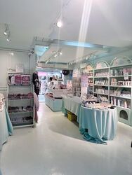North Bridge Road (D7), Retail #584326021
